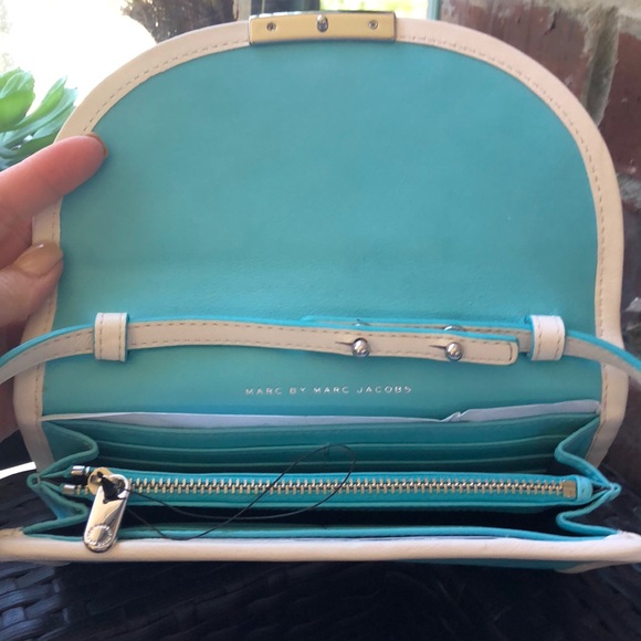 BRAND NEW MARC BY MARC JACOB WALLET - Picture 2 of 5